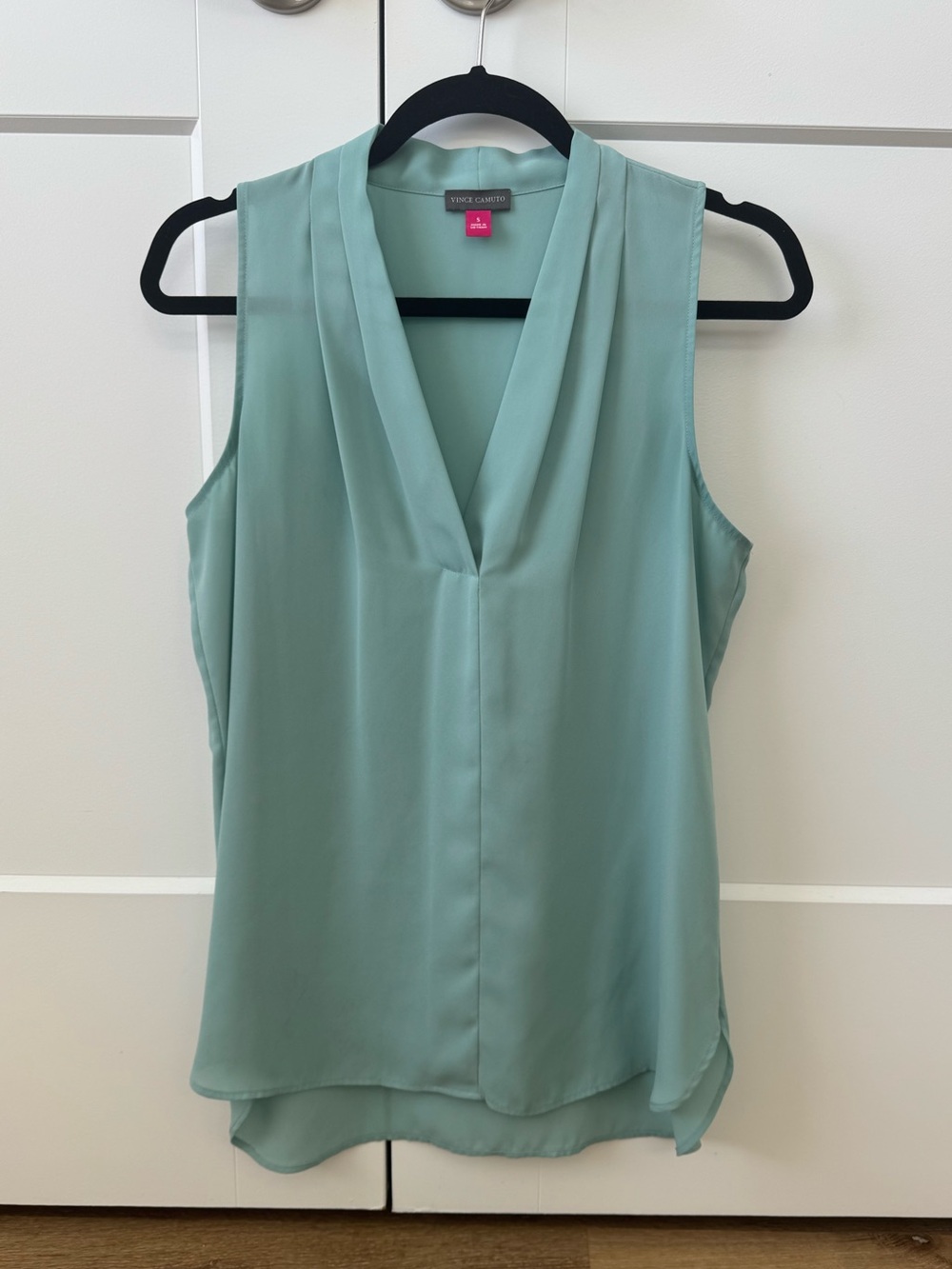 Women’s Vince Camuto Sleeveless V-Neck Shell Top